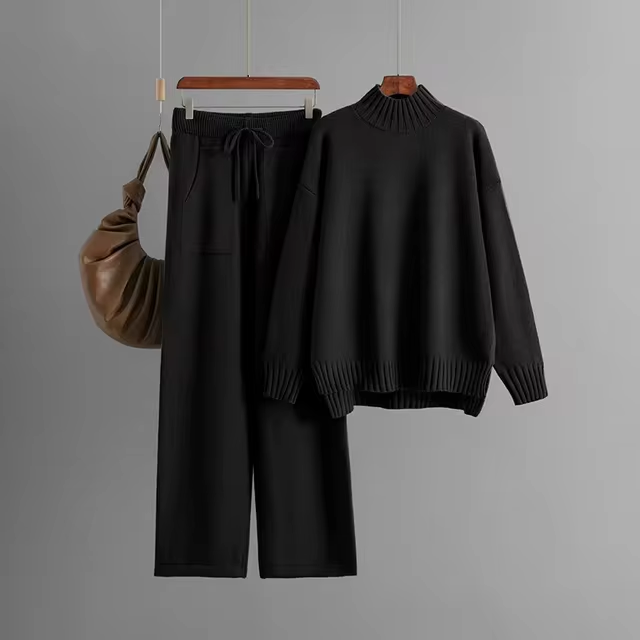 AVA | ELEGANT SÆT MED STRIKKET HALSSTRIK OG BUKSER